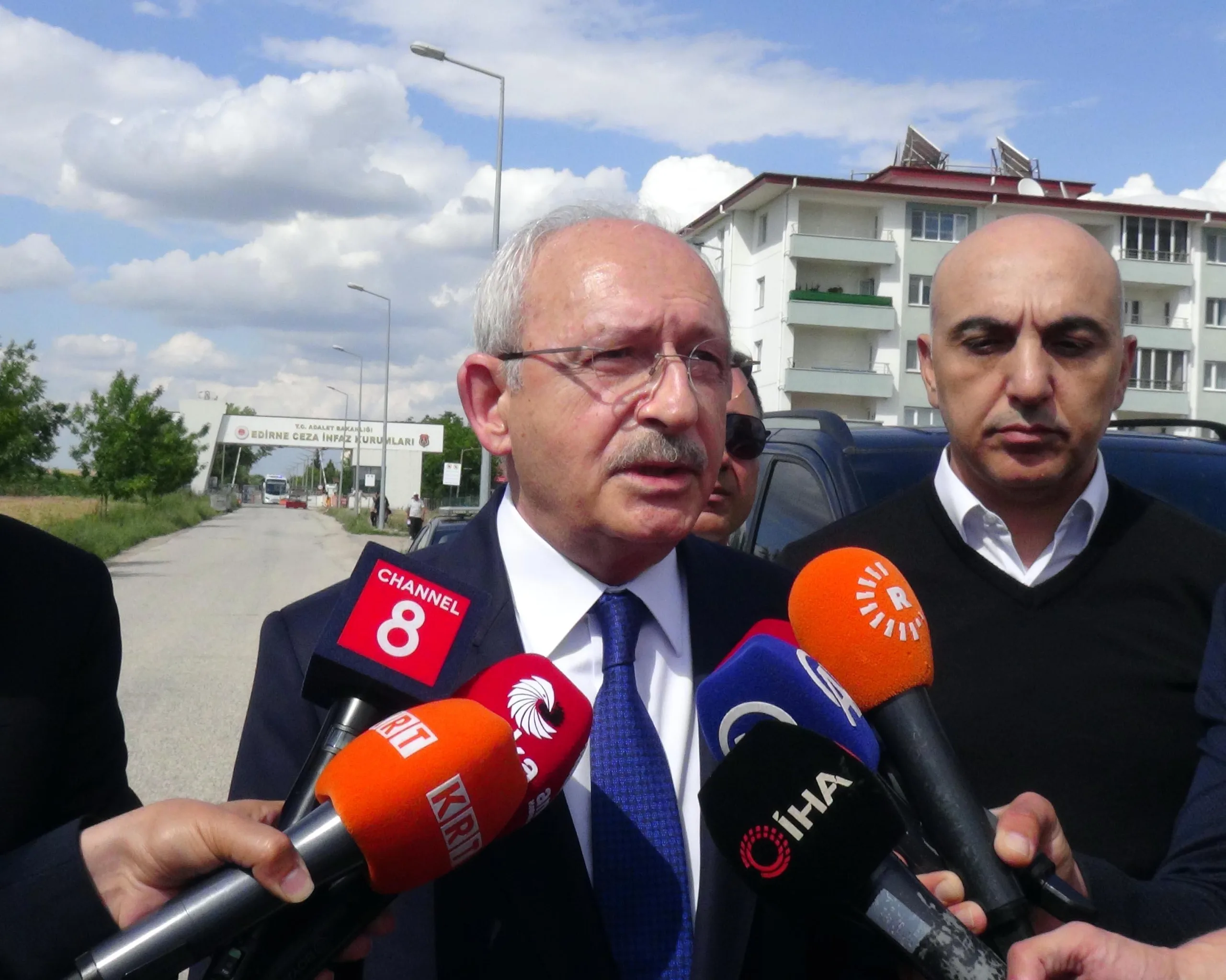 Kılıçdaroğlu: Demirtaş dışarıda olsaydı, eminim terör olayları da biterdi Kılıçdaroğlu: Demirtaş dışarıda olsaydı, eminim terör olayları da biterdi