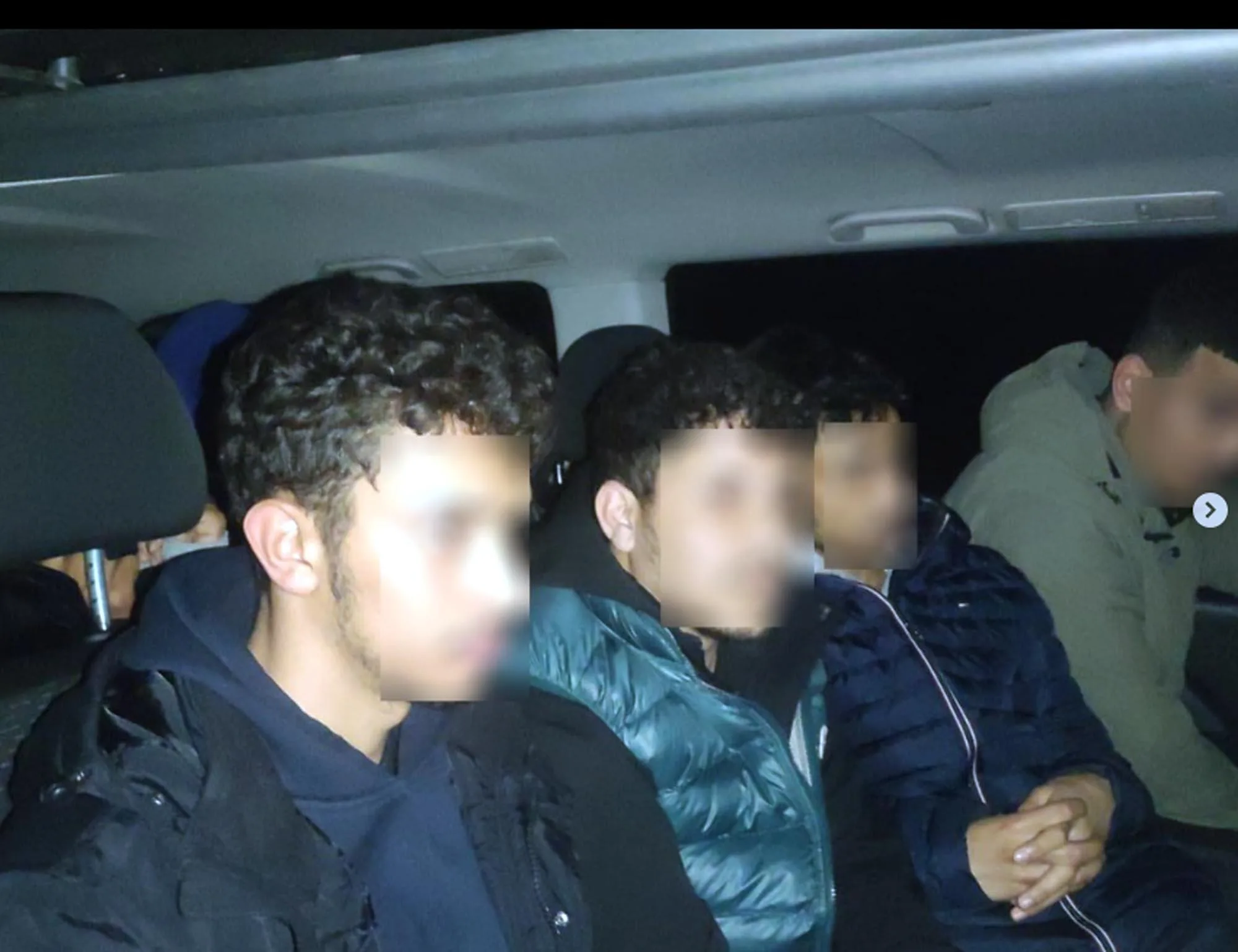 Kırklareli’nde kapanla durdurulan araçta 16 kaçak göçmen yakalandı Kırklareli’nde kapanla durdurulan araçta 16 kaçak göçmen yakalandı