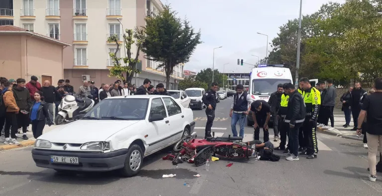 Motosikletle Bisiklet Çarpıştı: 1’i Ağır, 3 Öğrenci Yaralı