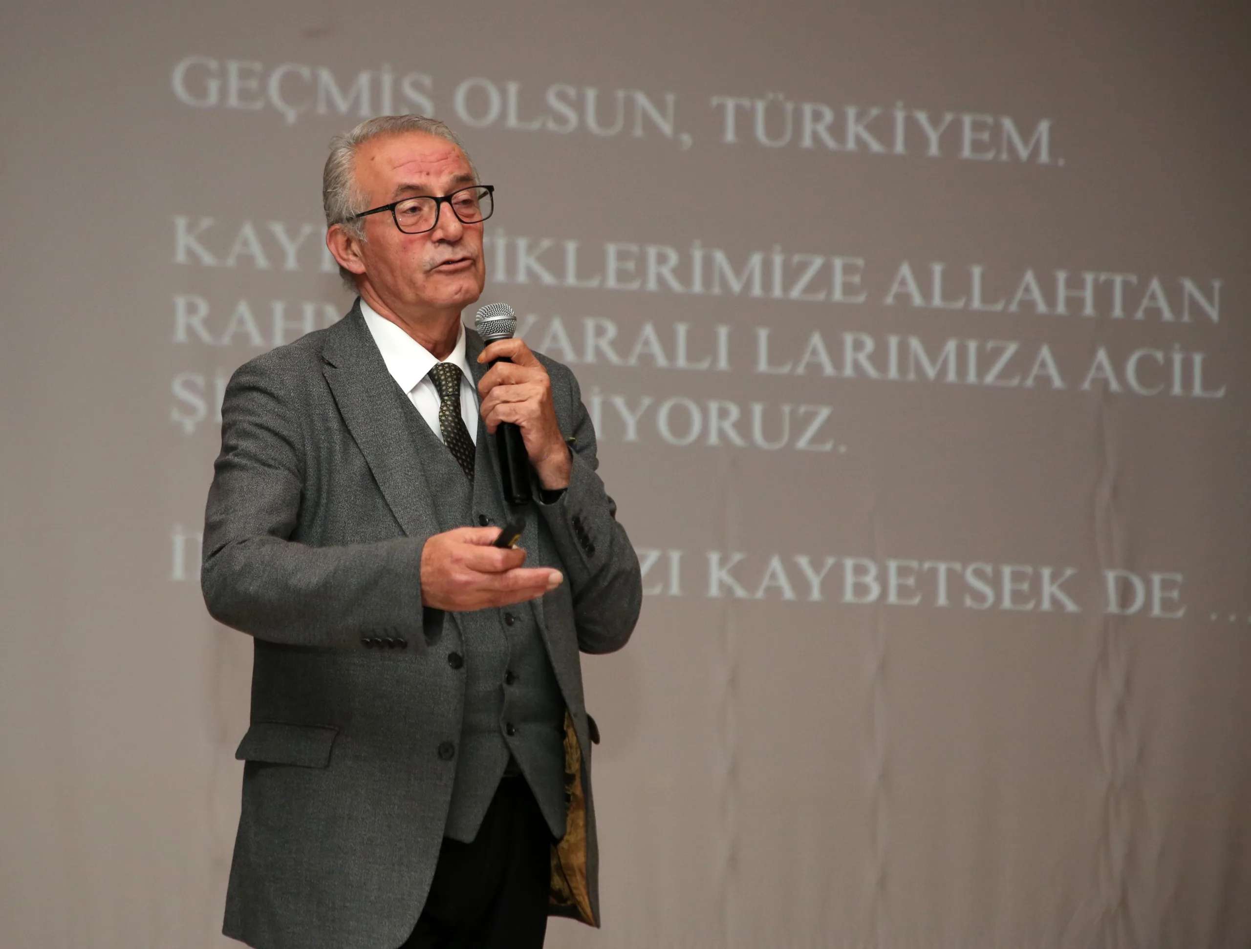Prof. Dr. Kaya: Afetlerde depremden kaynaklı kayıp ve hasarlarımız yüzde 95 civarında Prof. Dr. Kaya: Afetlerde depremden kaynaklı kayıp ve hasarlarımız yüzde 95 civarında