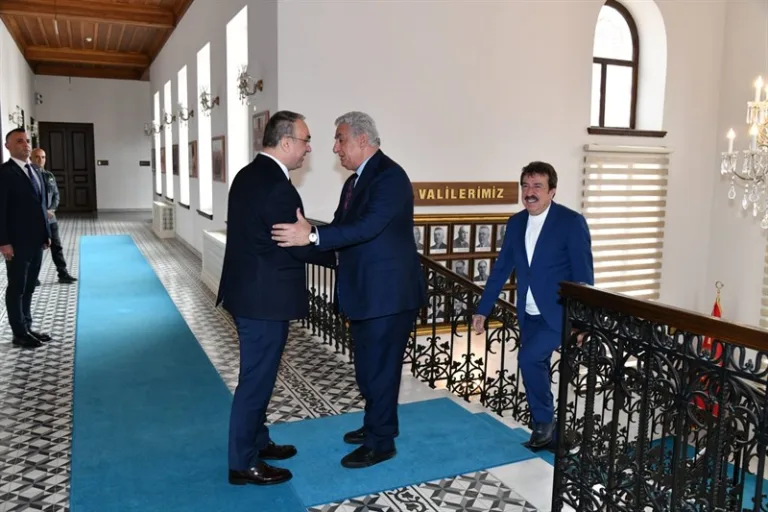 Şair Ahmet Selçuk İlkan ve İş İnsanı Nuri Üysen Vali Soytürk’ü Ziyaret Etti