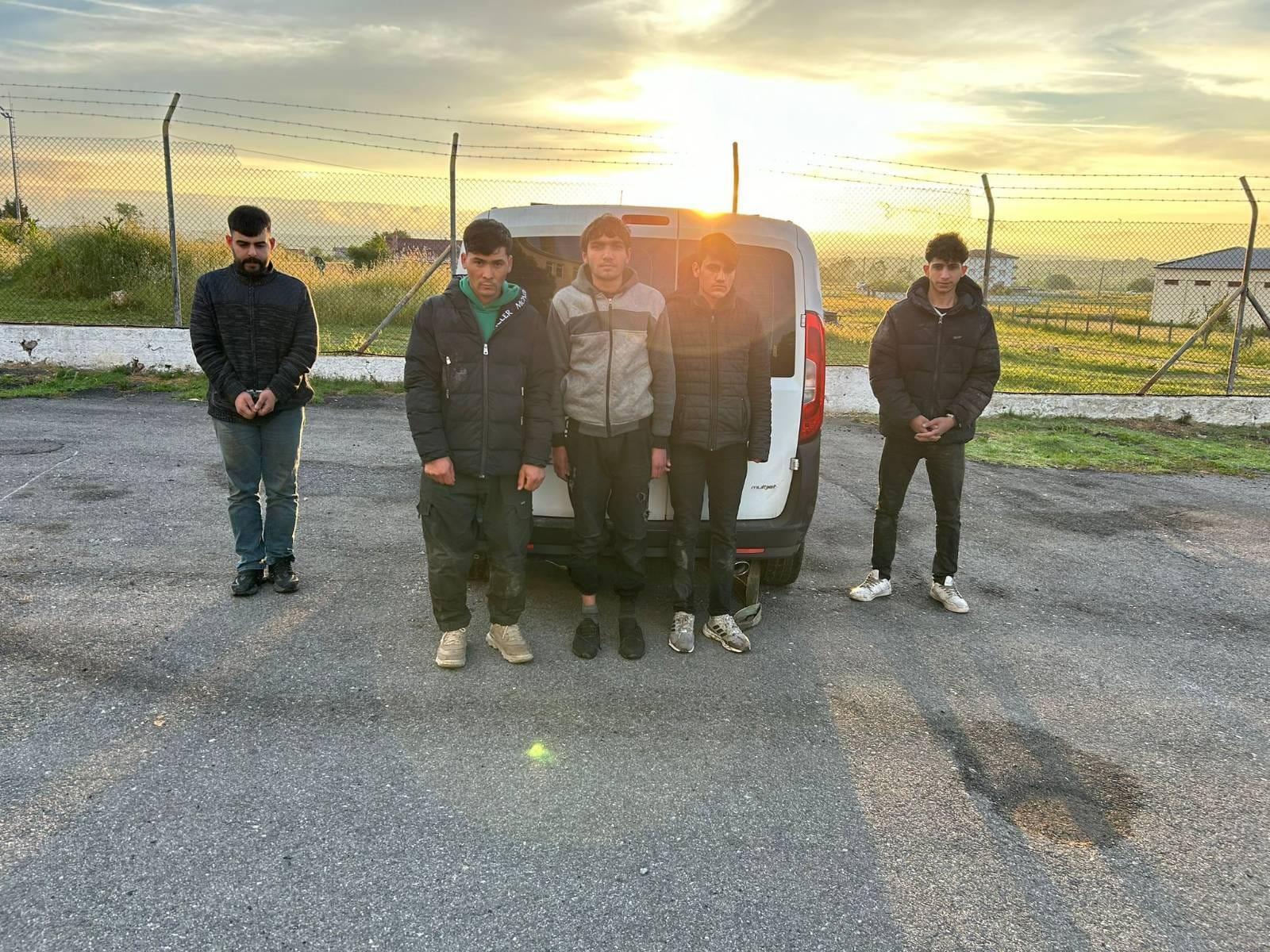 Tekirdağ’da durdurulan araçta 3 düzensiz göçmen yakalandı Tekirdağ’da durdurulan araçta 3 düzensiz göçmen yakalandı