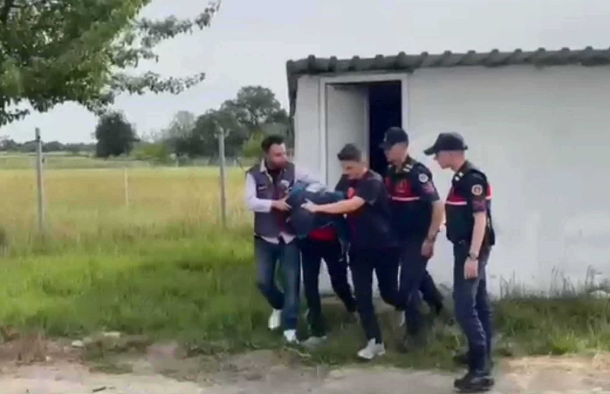 Otomobil ve Motosiklet Hırsızlığı Şüphelisi Yakalandı Otomobil ve Motosiklet Hırsızlığı Şüphelisi Yakalandı