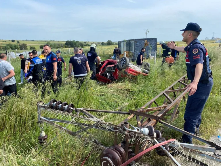 Yoldan Çıkan Otomobil, Elektrik Direğine Çarptı: 1 Ölü