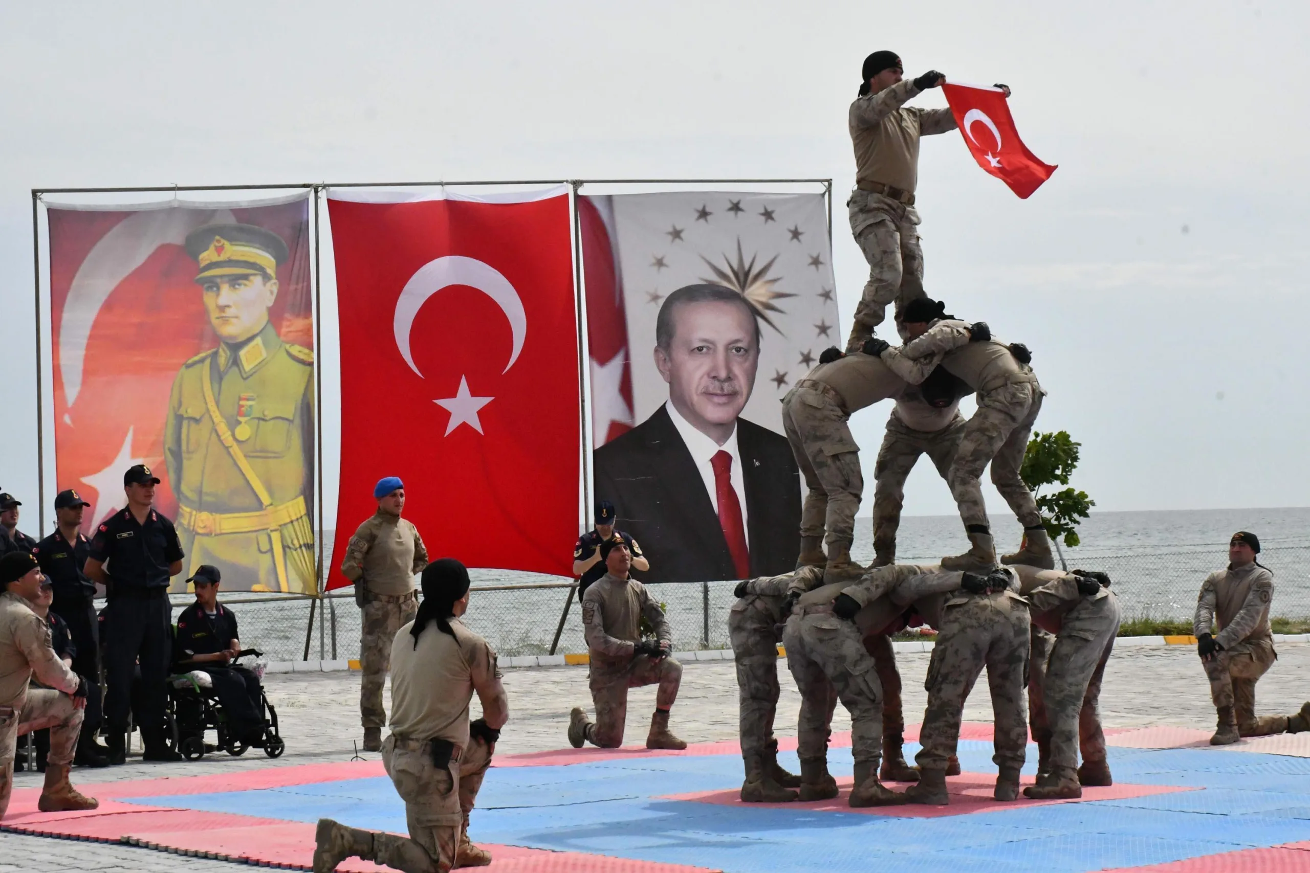 Temsili Askerlik Töreninde Komandoların Gösterisi Nefes Kesti Temsili Askerlik Töreninde Komandoların Gösterisi Nefes Kesti