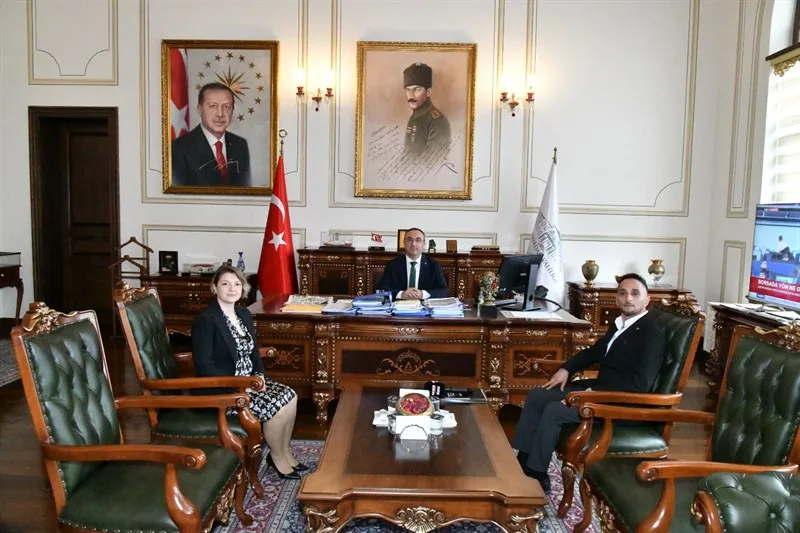 TGRT EU Haber Bizde Program Koordinatörü Şerbetçi Vali Soytürk’ü Ziyaret Etti TGRT EU Haber Bizde Program Koordinatörü Şerbetçi Vali Soytürk’ü Ziyaret Etti