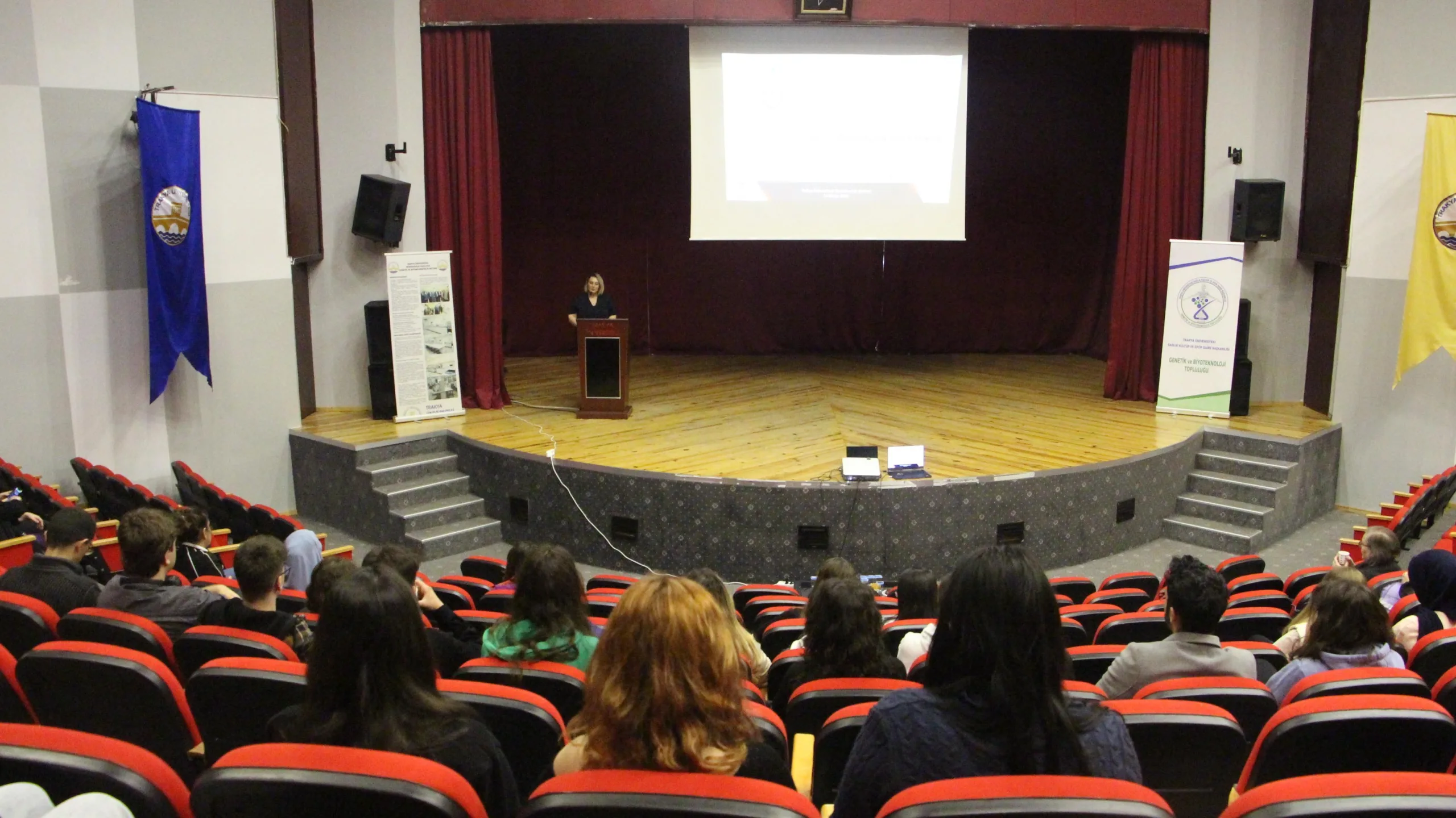 Trakya Üniversitesi ‘Biyoteknoloji Günleri’nde sektör temsicileri öğrencilerle buluştu Trakya Üniversitesi ‘Biyoteknoloji Günleri’nde sektör temsicileri öğrencilerle buluştu