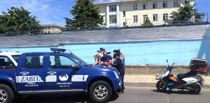 Zabıta Ekiplerinden Seyyar Satıcılara Ceza Zabıta Ekiplerinden Seyyar Satıcılara Ceza