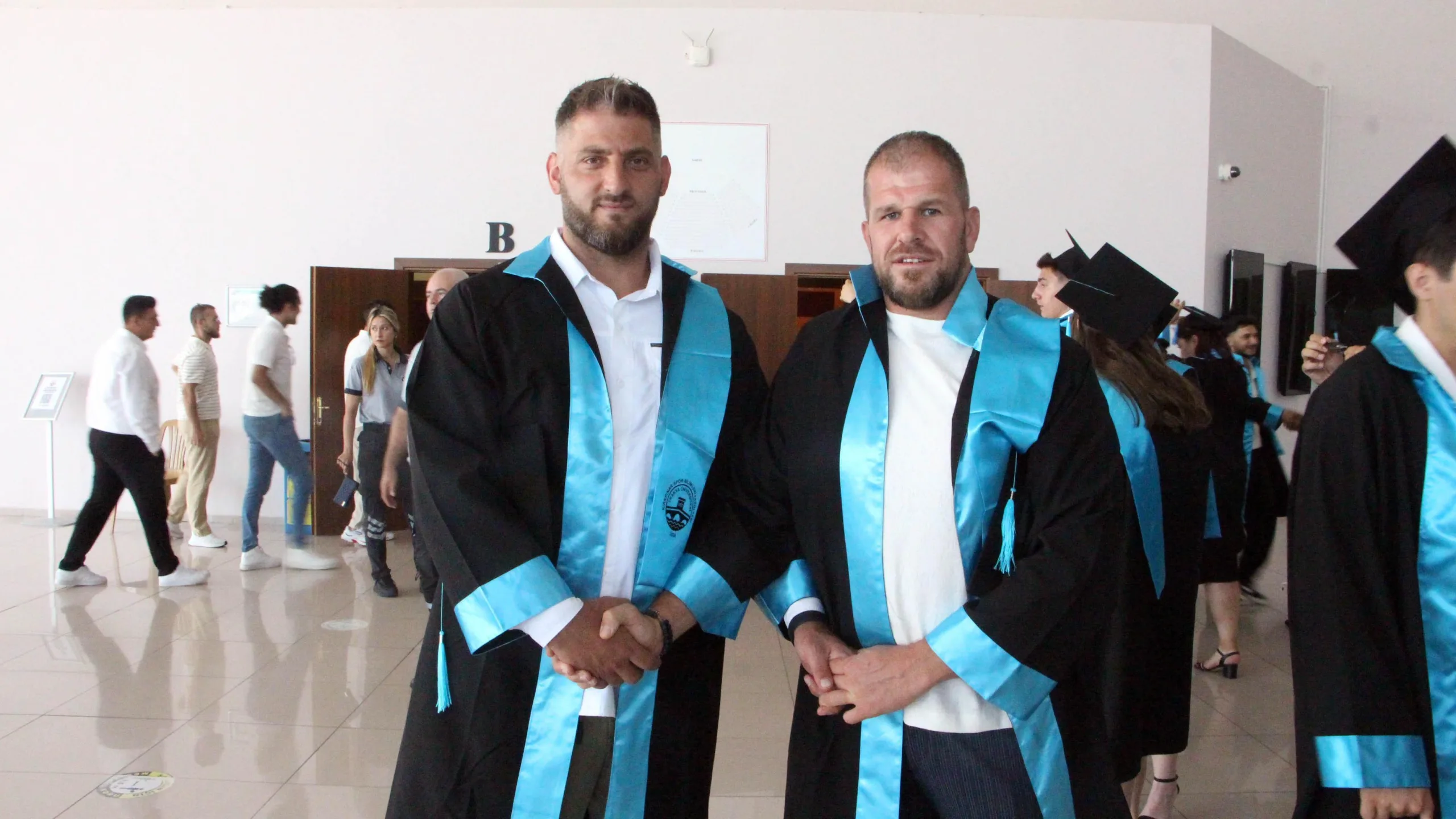 Açılan kontenjanla Kırkpınar Spor Bilimleri Fakültesi’ne giren başpehlivanlar mezun oldu Açılan kontenjanla Kırkpınar Spor Bilimleri Fakültesi’ne giren başpehlivanlar mezun oldu