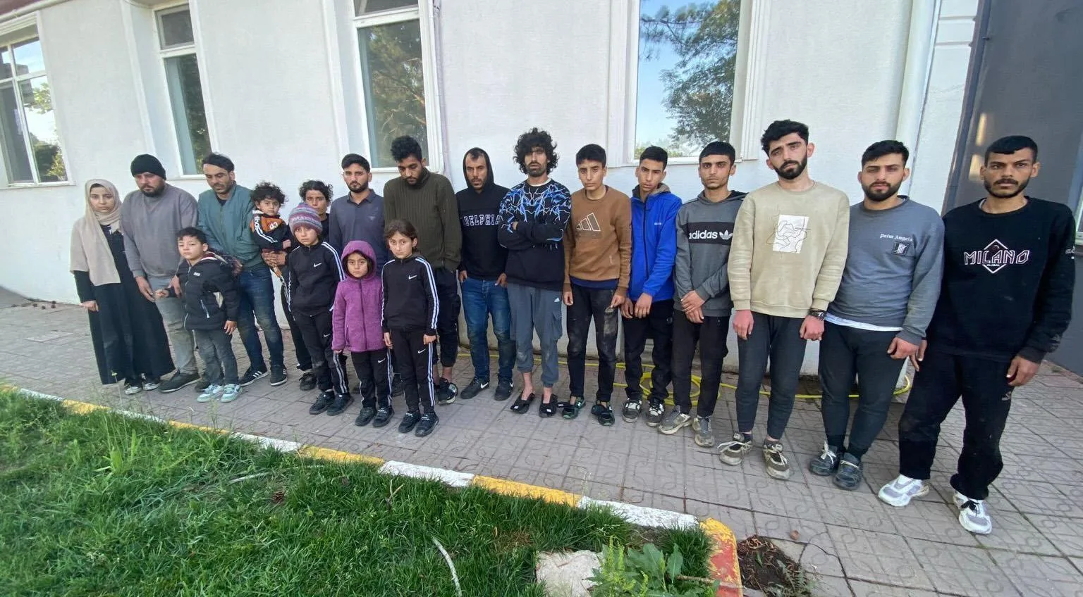 Edirne 36 kaçak göçmen yakalandı Edirne 36 kaçak göçmen yakalandı