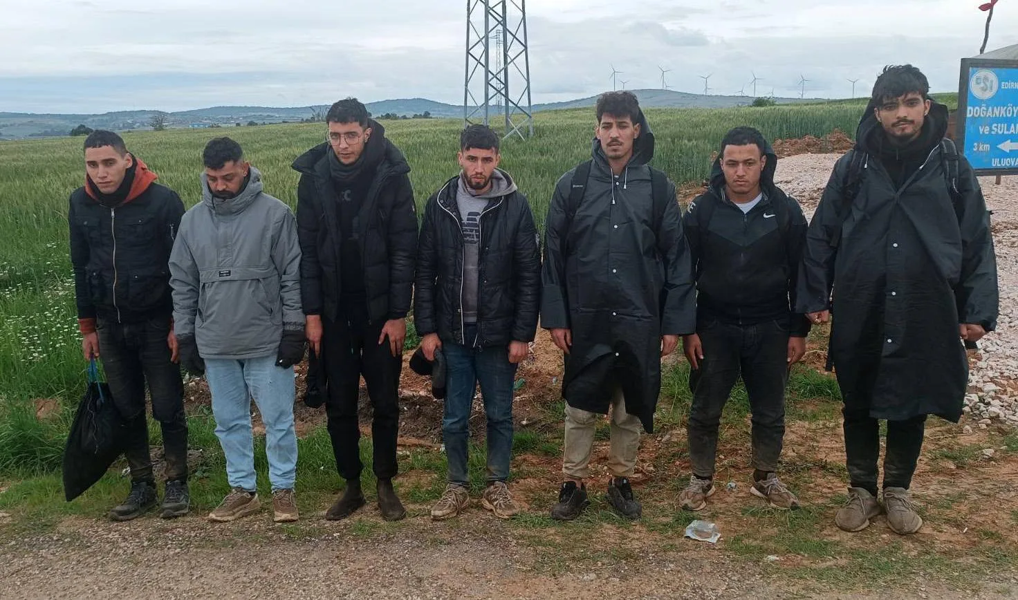Edirne’de 12 kaçak göçmen yakalandı Edirne’de 12 kaçak göçmen yakalandı
