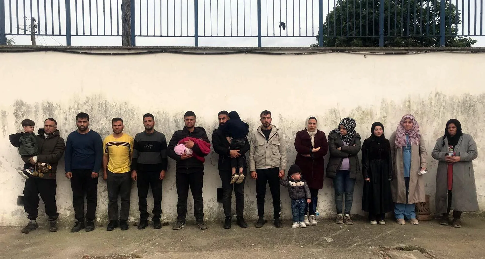 Edirne’de 16 kaçak göçmen yakalandı Edirne’de 16 kaçak göçmen yakalandı