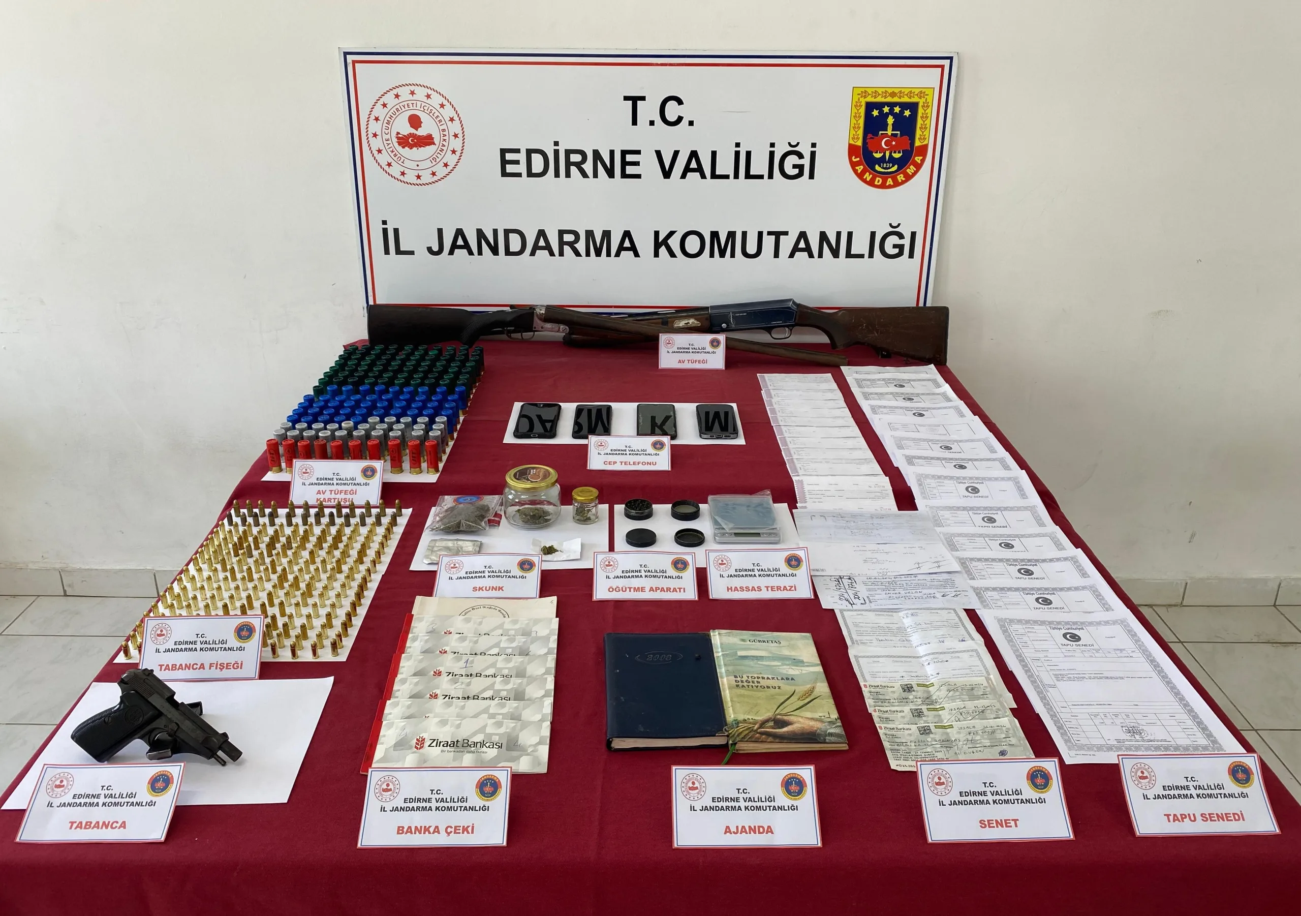 Edirne’de tefeci operasyonu: 4 gözaltı Edirne’de tefeci operasyonu: 4 gözaltı