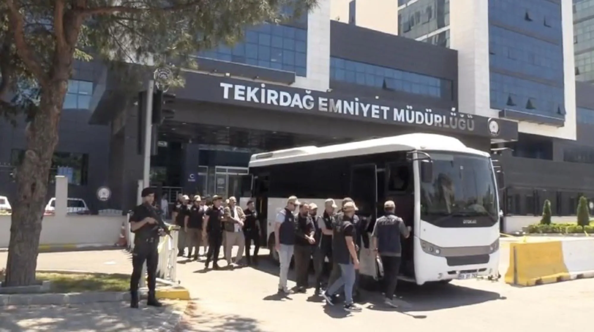 FETÖ’den Yargılanan 4 Emniyet Müdürü Yurt Dışına Kaçmaya Çalışırken Yakalandı FETÖ’den Yargılanan 4 Emniyet Müdürü Yurt Dışına Kaçmaya Çalışırken Yakalandı