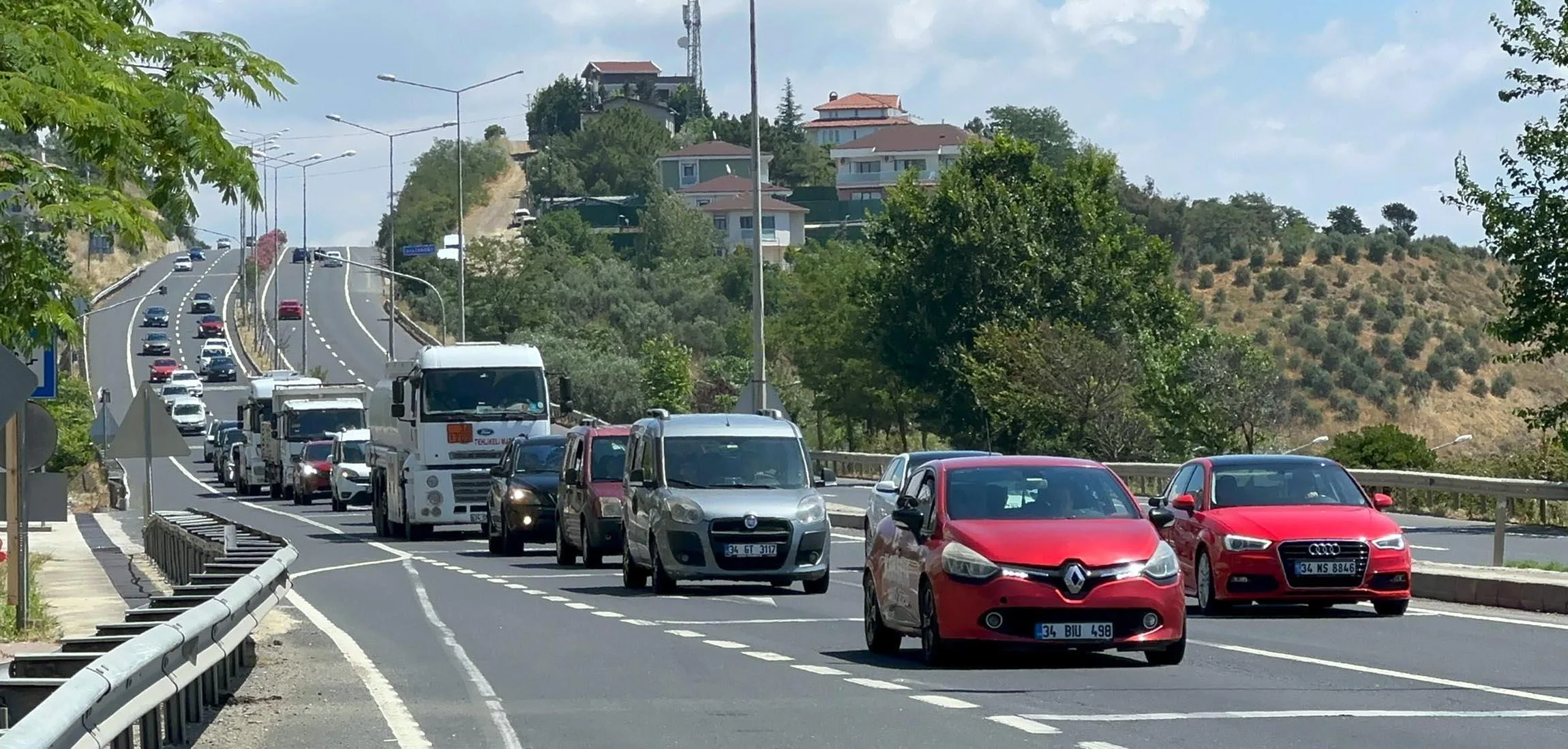 İstanbul-Tekirdağ yolunda trafik yoğunluğu İstanbul-Tekirdağ yolunda trafik yoğunluğu