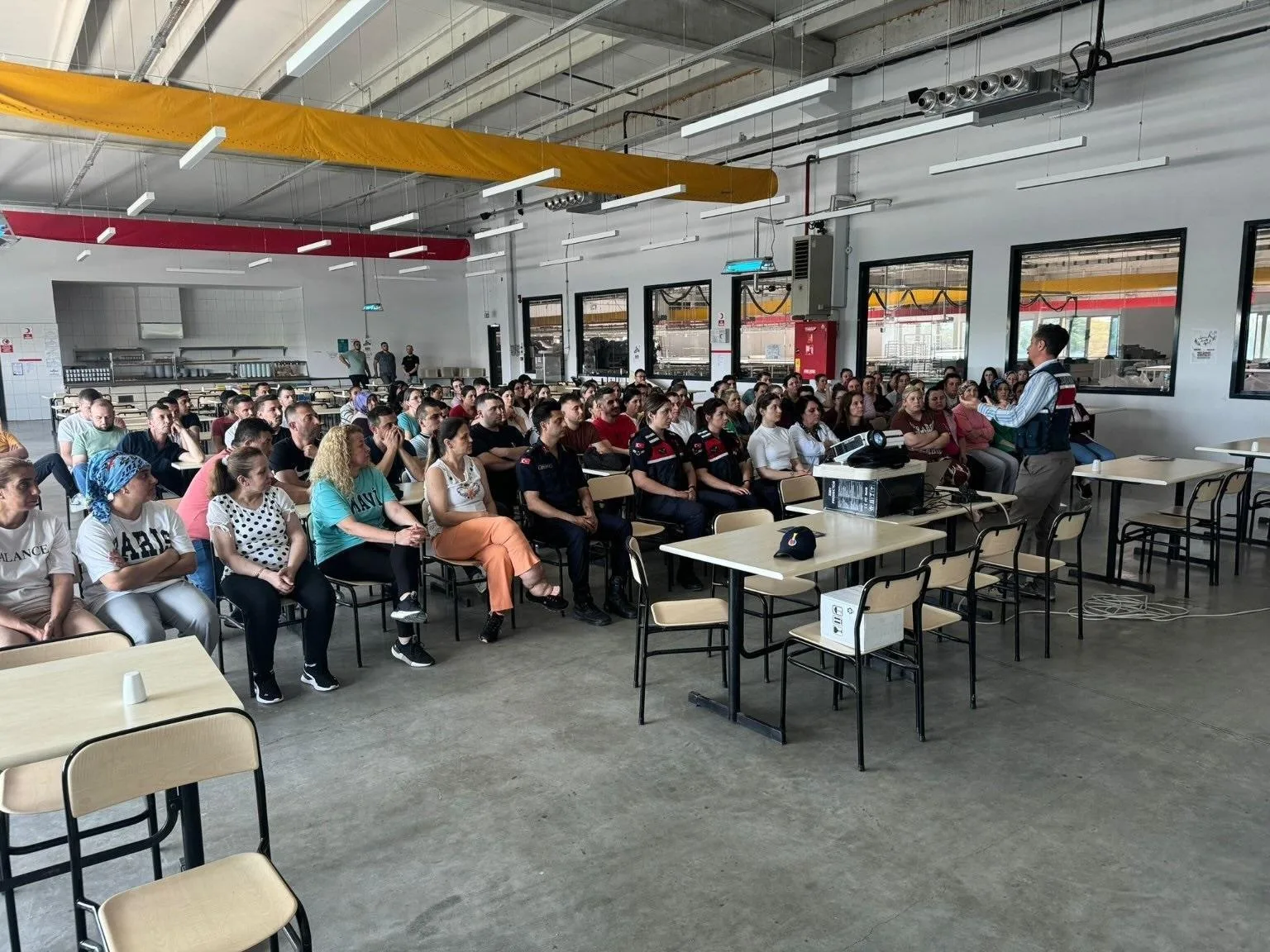 Jandarmadan, uyuşturucu ile mücadelede çalışan annelere bilgilendirme Jandarmadan, uyuşturucu ile mücadelede çalışan annelere bilgilendirme