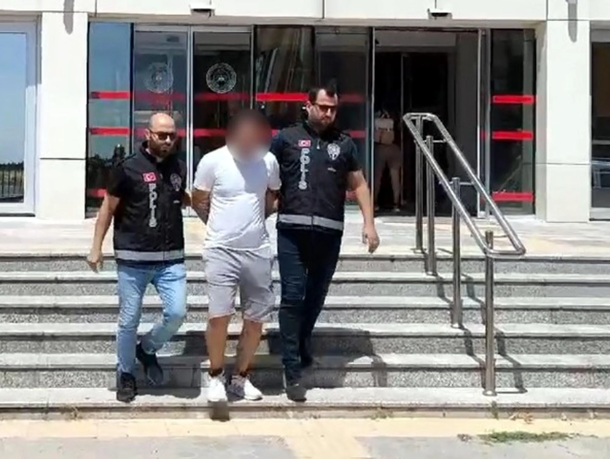 Kırklareli’de 33 yıl hapisle aranan hükümlü yakalandı Kırklareli’de 33 yıl hapisle aranan hükümlü yakalandı