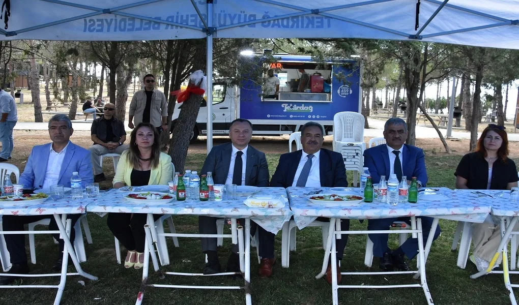 KORUYUCU AİLELER VE ÇOCUKLAR PİKNİKTE GÖNÜLLERİNCE EĞLENDİ KORUYUCU AİLELER VE ÇOCUKLAR PİKNİKTE GÖNÜLLERİNCE EĞLENDİ