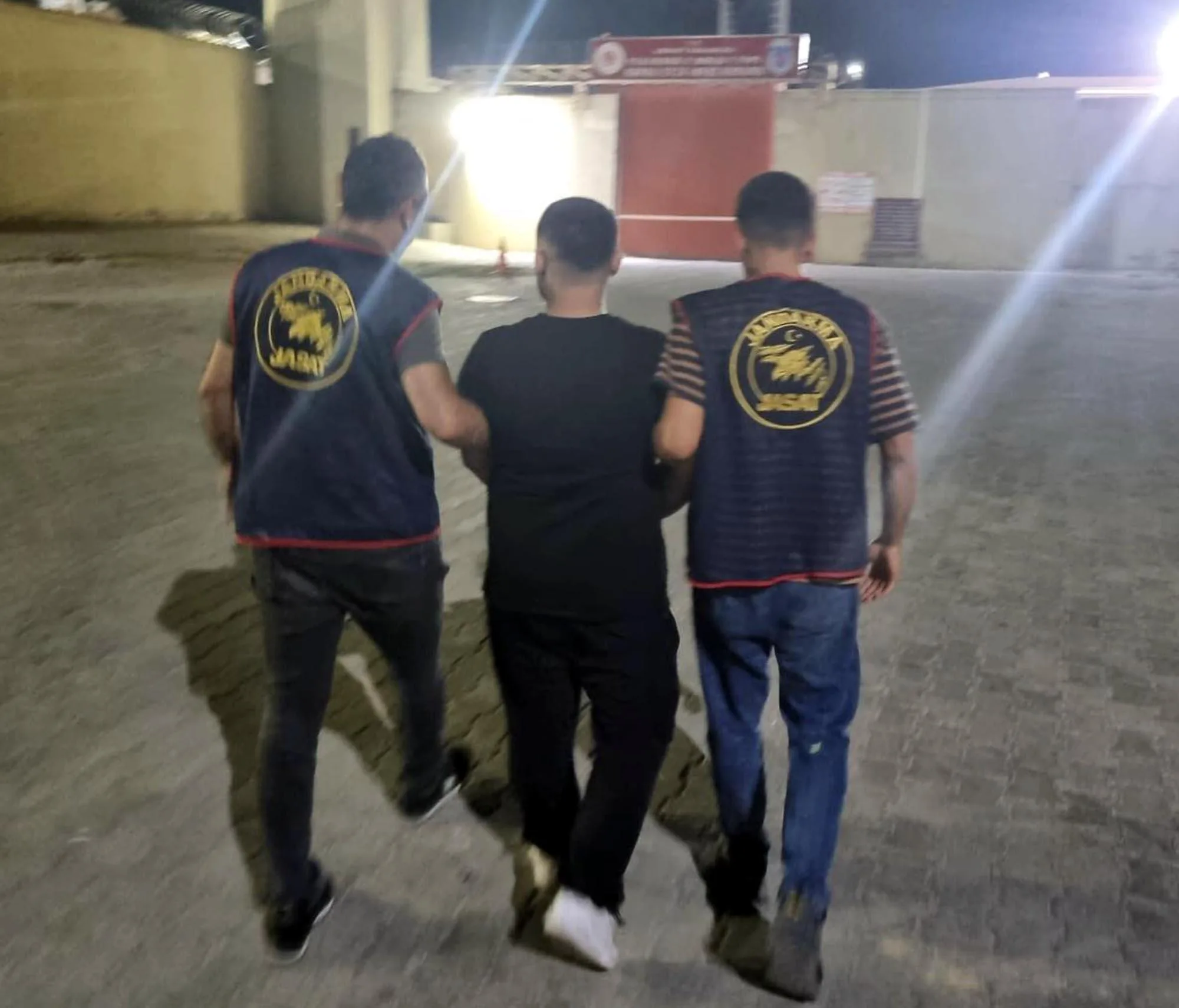 Malkara’da 74 ayrı suçtan aranan 45 yıla hükümlü yakalandı Malkara’da 74 ayrı suçtan aranan 45 yıla hükümlü yakalandı