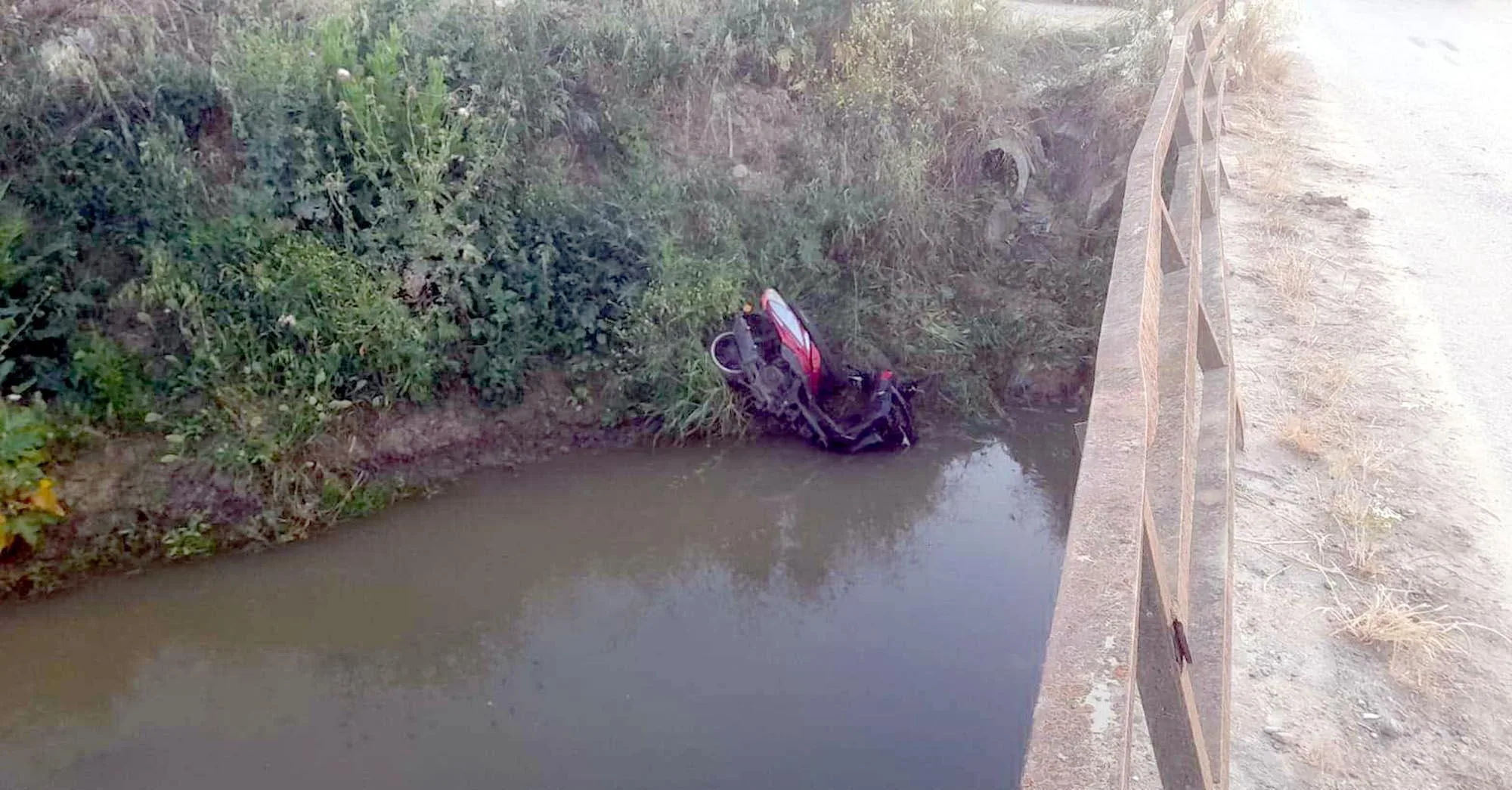 Dereye Yuvarlanan Motosikletin Sürücüsü Yaralandı Dereye Yuvarlanan Motosikletin Sürücüsü Yaralandı