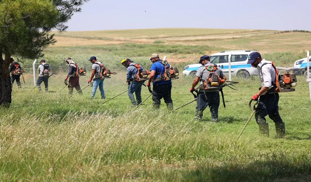MEZARLIKLAR BAYRAMA HAZIR MEZARLIKLAR BAYRAMA HAZIR