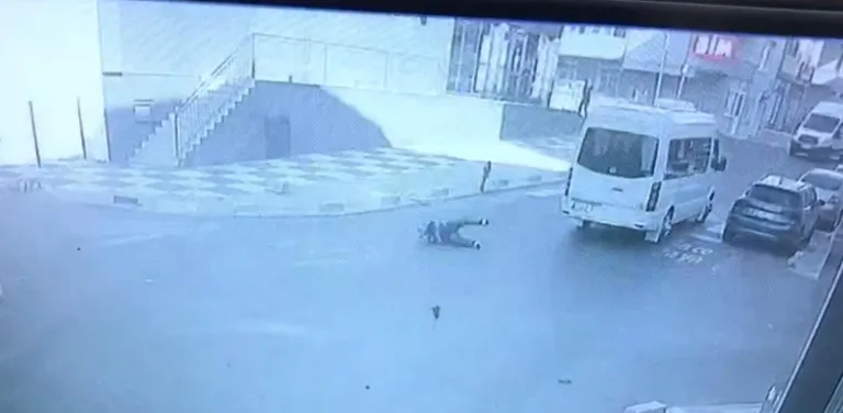 Minibüsün Çarptığı Yaya Yaralandı, Sürücü Kaçtı