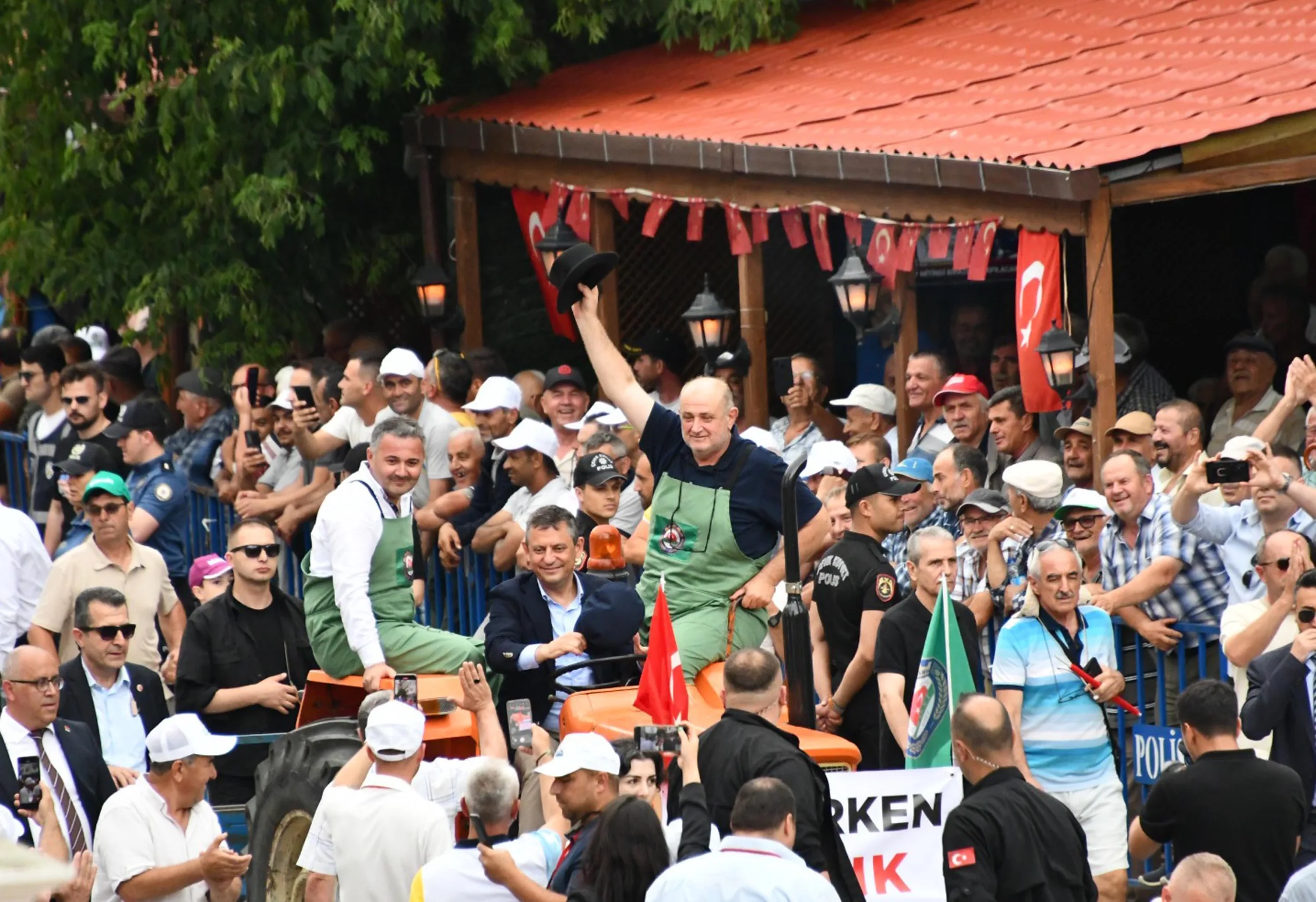 Özgür Özel: Buğday fiyatı kesinlikle 15 liranın altında olmamalıdır Özgür Özel: Buğday fiyatı kesinlikle 15 liranın altında olmamalıdır