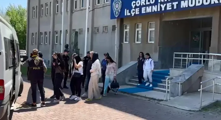 Rezidansa Fuhuş Operasyonu; 2 Şüpheli Yakalandı, 9 Kadın Kurtarıldı