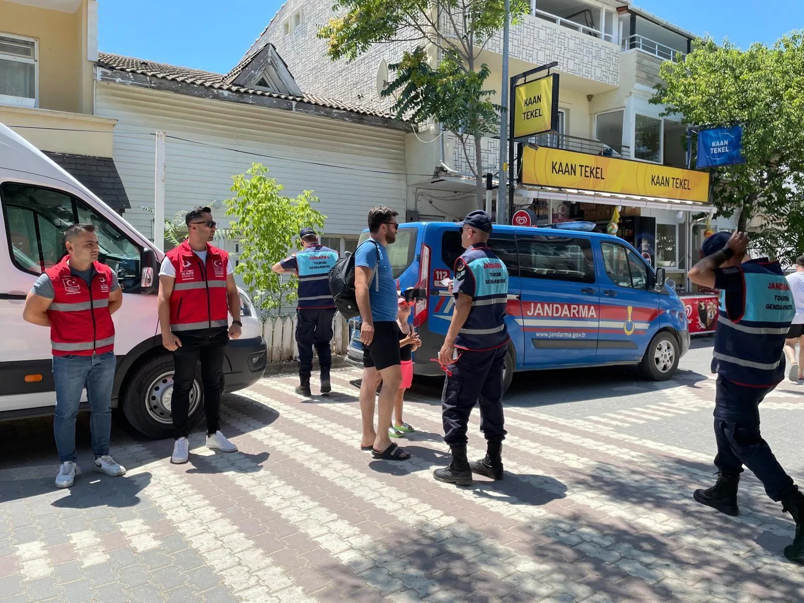 Saros’ta, İl Göç İdaresi mobil ekipleri ve jandarmadan yabancı uyruklulara yönelik denetim Saros’ta, İl Göç İdaresi mobil ekipleri ve jandarmadan yabancı uyruklulara yönelik denetim