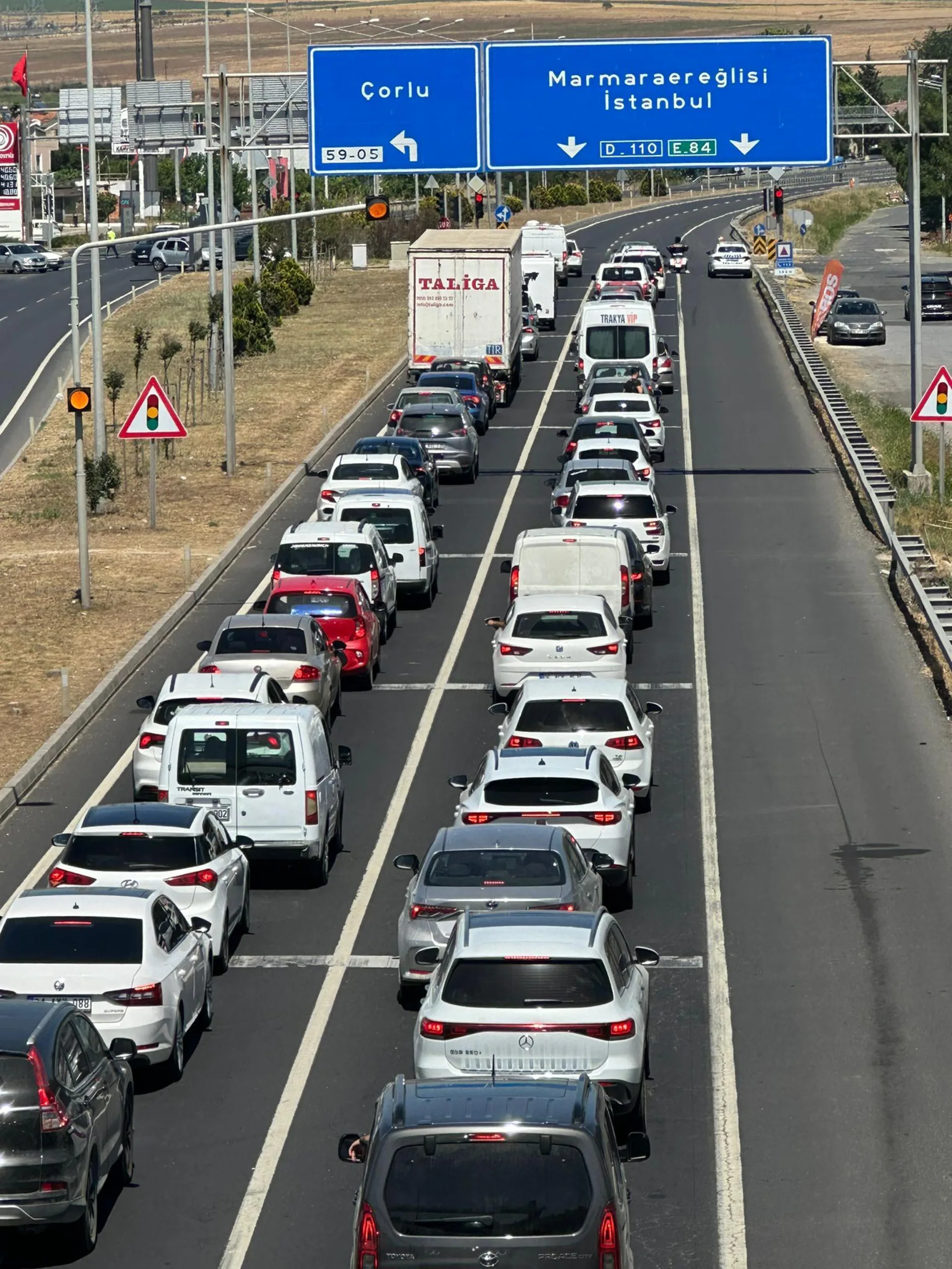 Tekirdağ’dan İstanbul Yönüne Araç Yoğunluğu Artarak Sürüyor Tekirdağ’dan İstanbul Yönüne Araç Yoğunluğu Artarak Sürüyor