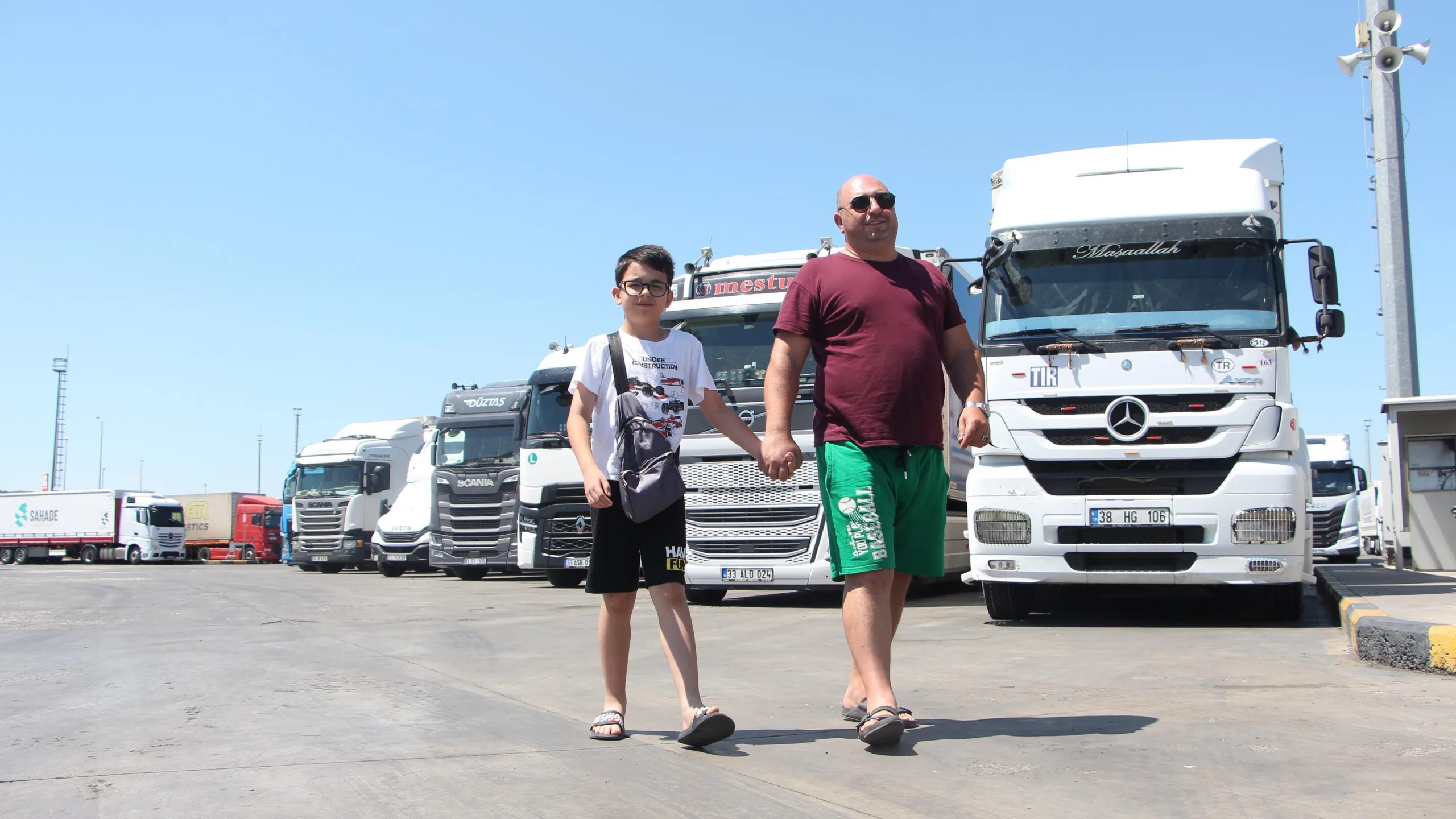 TIR şoförleri, bayrama ailelerinden uzakta girdi TIR şoförleri, bayrama ailelerinden uzakta girdi