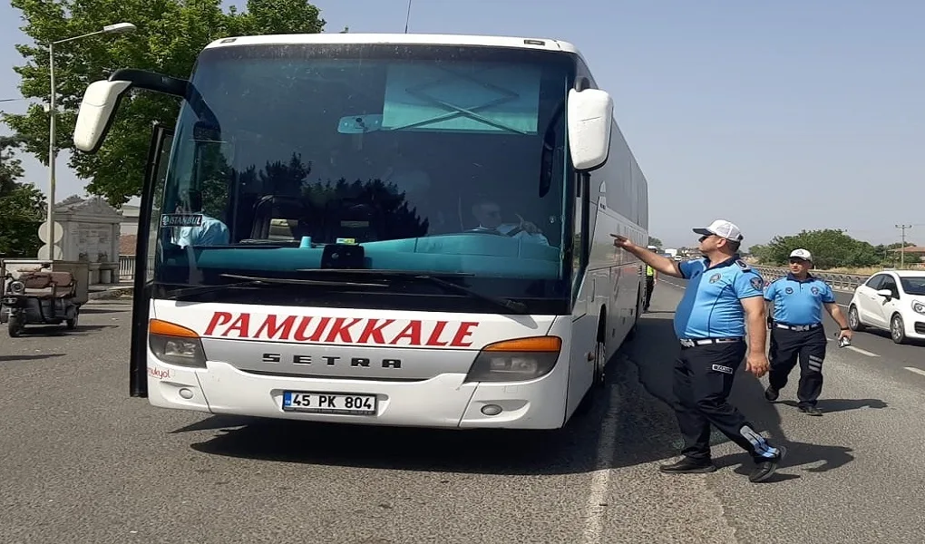 TRAFİK ZABITA EKİPLERİ DENETİMLERİNİ SIKLAŞTIRDI TRAFİK ZABITA EKİPLERİ DENETİMLERİNİ SIKLAŞTIRDI