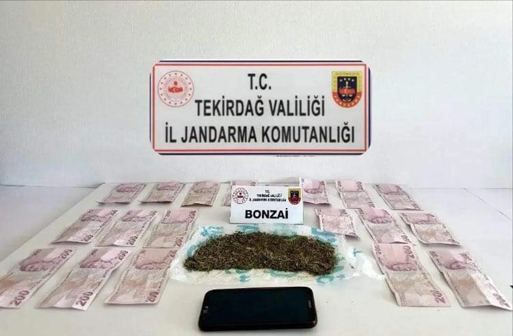 Üzerinde uyuşturucu bulunan şüpheliye gözaltı Üzerinde uyuşturucu bulunan şüpheliye gözaltı