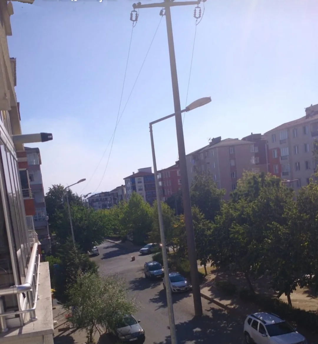 Çorlu’da Elektrik Tellerinden Kıvılcım Çıktı: Vatandaşlar Panik Yaşadı Çorlu’da Elektrik Tellerinden Kıvılcım Çıktı: Vatandaşlar Panik Yaşadı