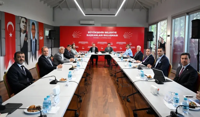 BÜYÜKŞEHİR BELEDİYE BAŞKANLARI İSTANBUL’DA BİR ARAYA GELDİ