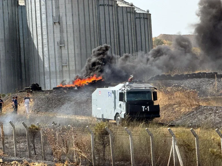 Çorlu’da Tarım Arazisinde Yangın; TOMA İle de Müdahale Ediliyor