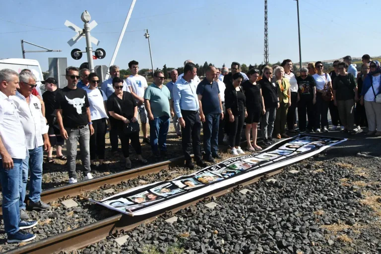 Çorlu’da tren kazasında ölen 25 kişi için anma etkinliği düzenlendi