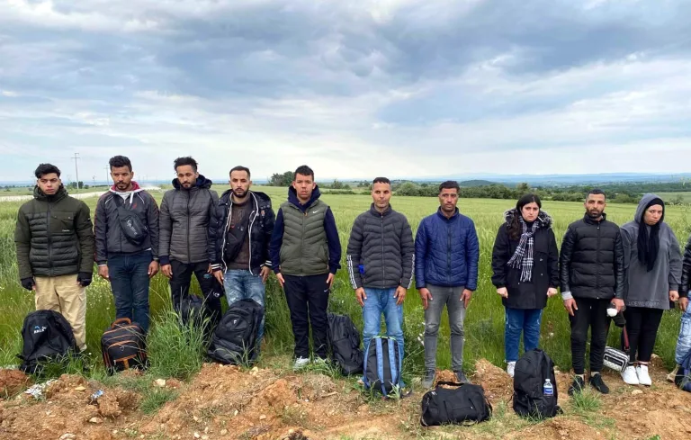 Edirne’de 282 kaçak göçmen ile 5 organizatör yakalandı