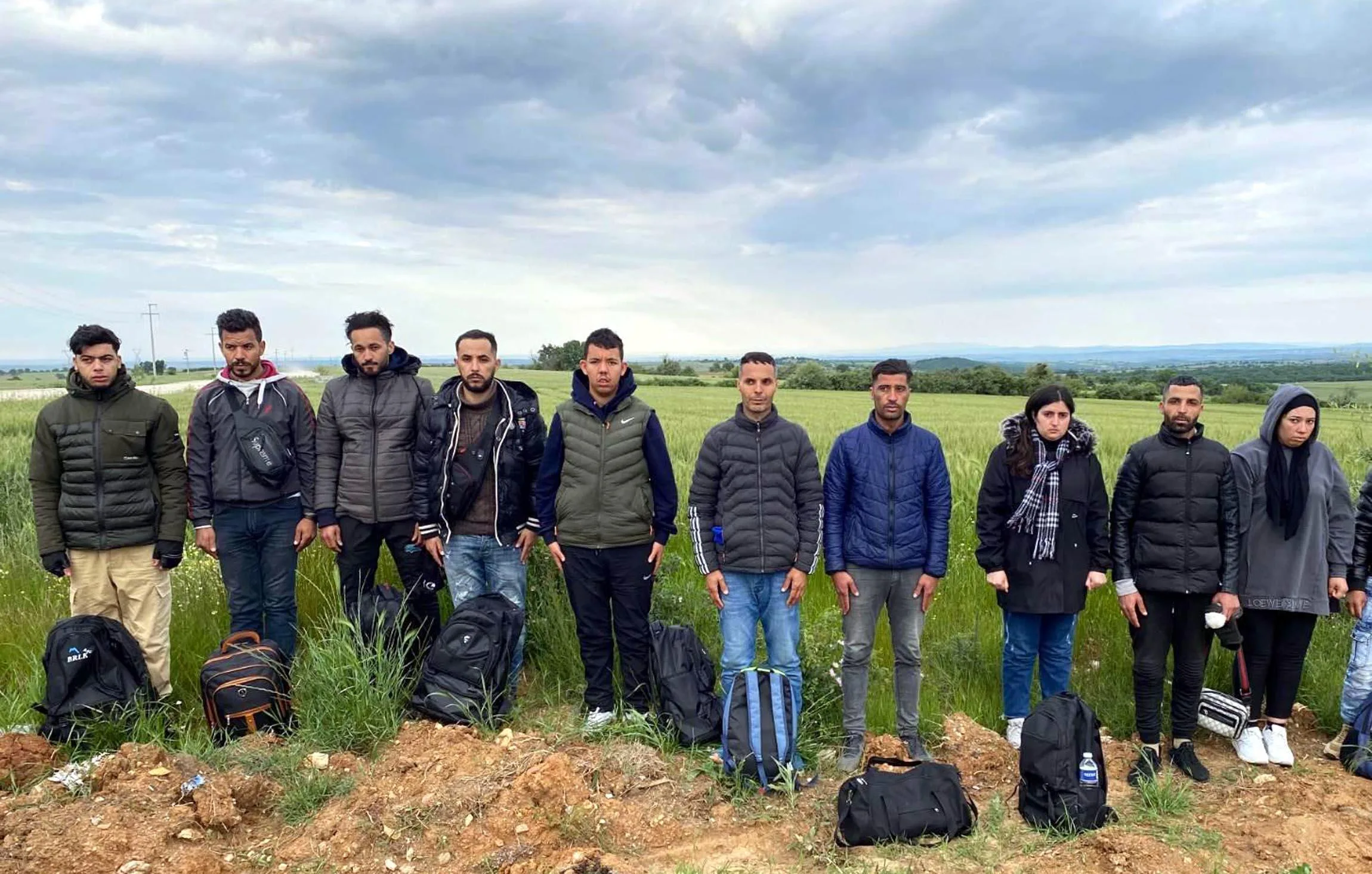 Edirne’de 282 kaçak göçmen ile 5 organizatör yakalandı Edirne’de 282 kaçak göçmen ile 5 organizatör yakalandı