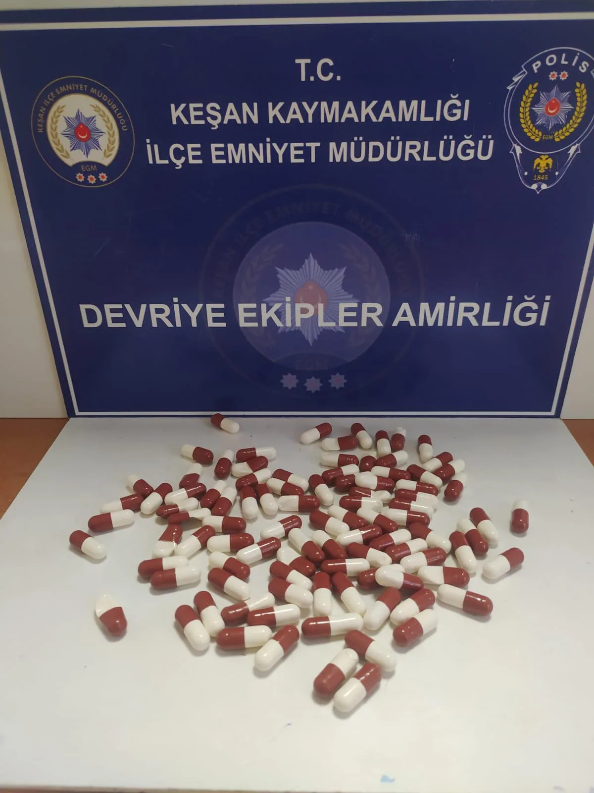 Edirne’de 96 sentetik uyuşturucu hap ele geçirildi; 1 gözaltı Edirne’de 96 sentetik uyuşturucu hap ele geçirildi; 1 gözaltı