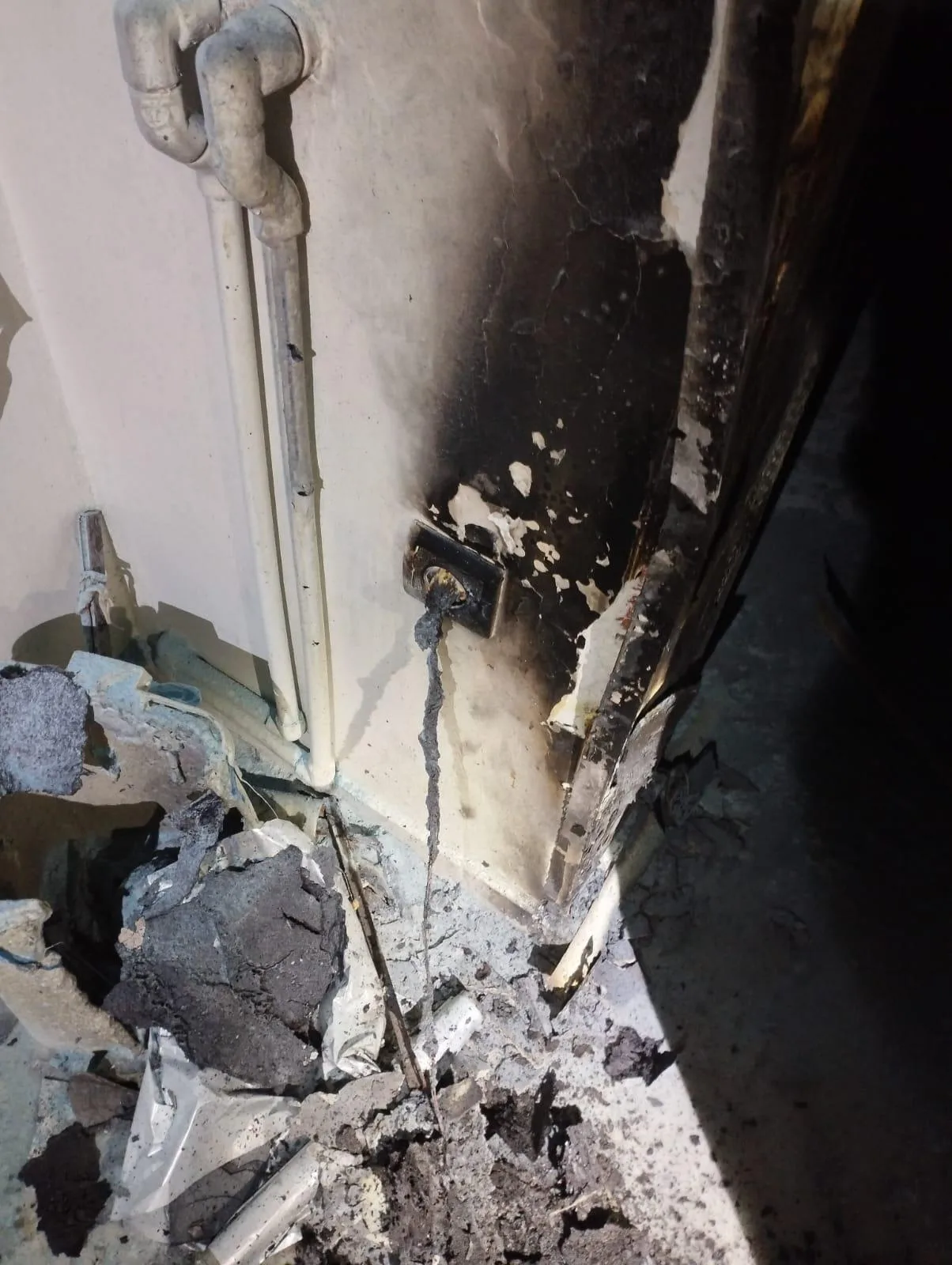 Edirne’de alev alan buzdolabı motoru yangın çıkardı Edirne’de alev alan buzdolabı motoru yangın çıkardı