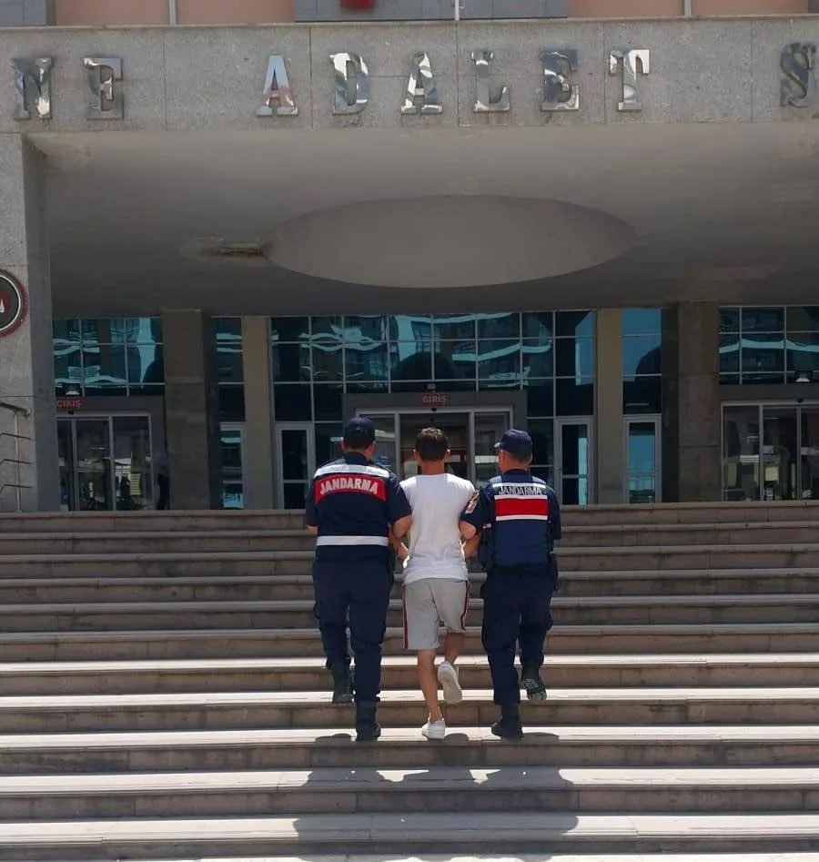 Edirne’de aranması olan şüpheli yakalandı Edirne’de aranması olan şüpheli yakalandı