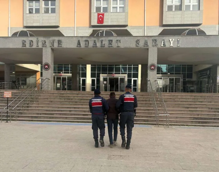 Edirne’de ‘dolandırıcılık’ suçundan aranan şüpheli sınırda yakalandı