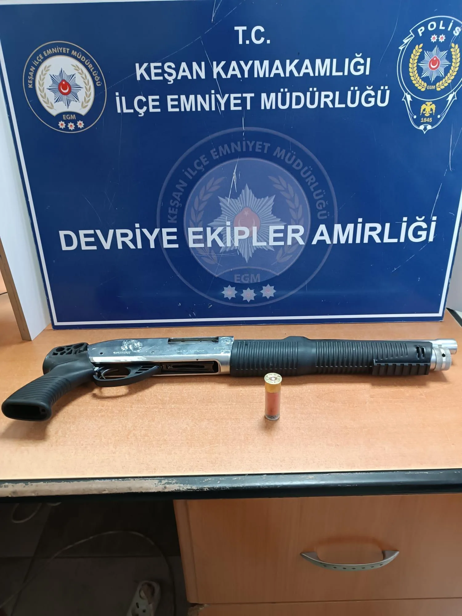 Edirne’de durdurulan araçta pompalı tüfek ele geçirildi Edirne’de durdurulan araçta pompalı tüfek ele geçirildi