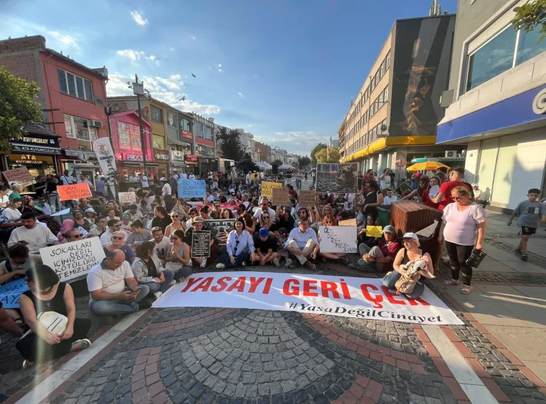 Edirne’de hayvanseverlerden yürüyüş ve oturma eylemi