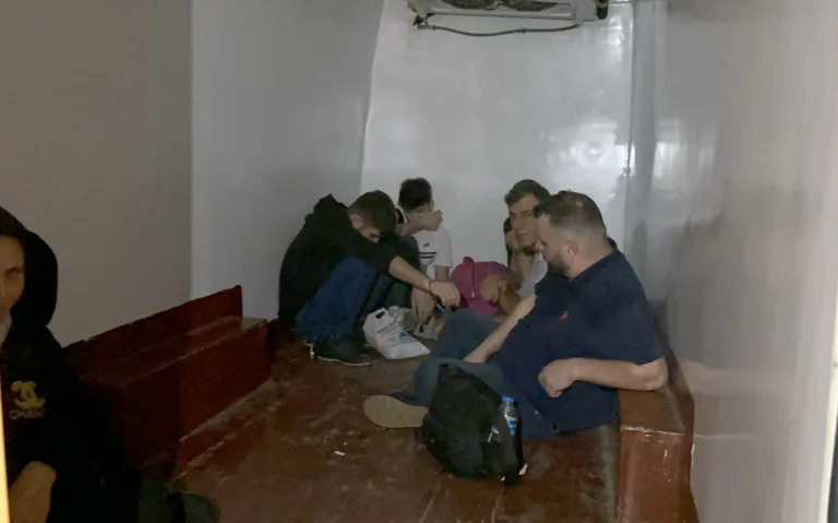 Edirne’de kapalı kasa minibüste 6 kaçak göçmen yakalandı