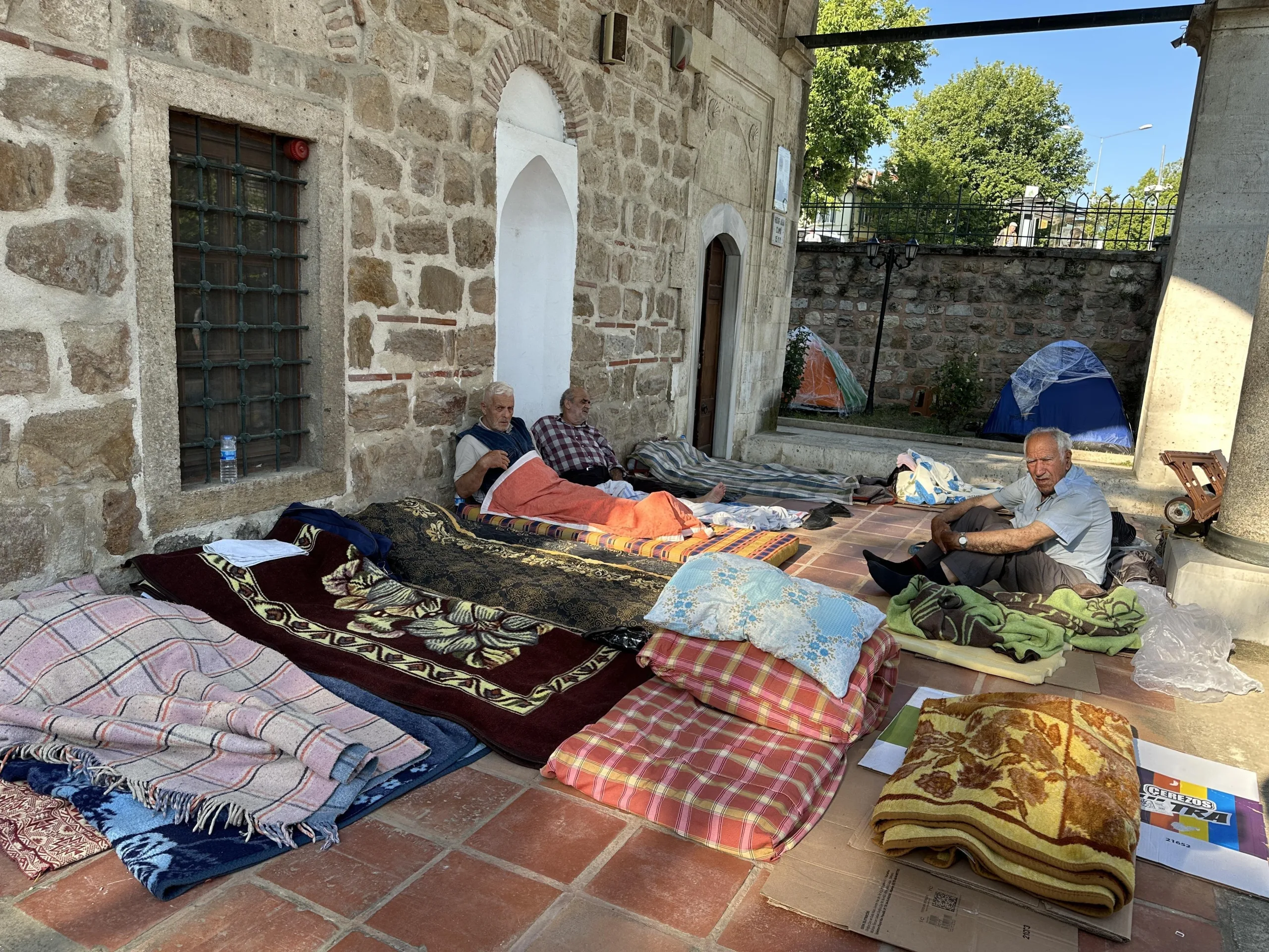 Edirne’de otellerde yer bulamayan güreşseverler, çadırlarda kaldı Edirne’de otellerde yer bulamayan güreşseverler, çadırlarda kaldı