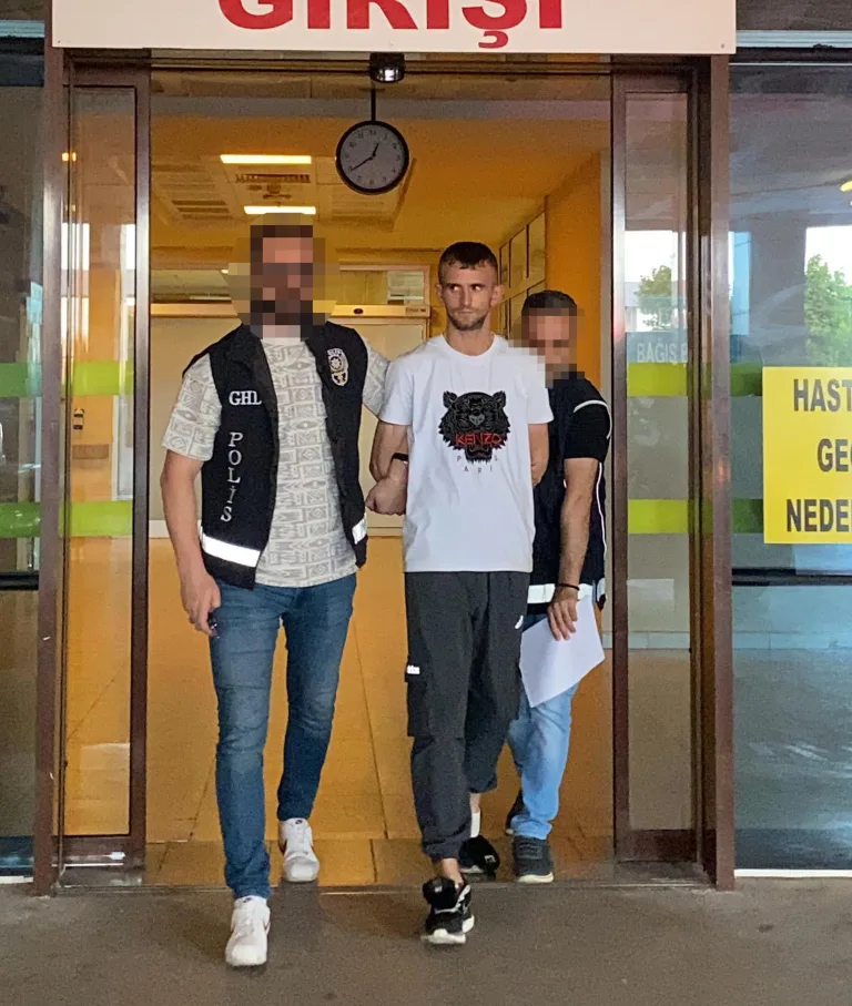 Edirne’de silahla alıkoydukları göçmenlerin ailelerinden fidye isteyen 2 şüpheli tutuklandı