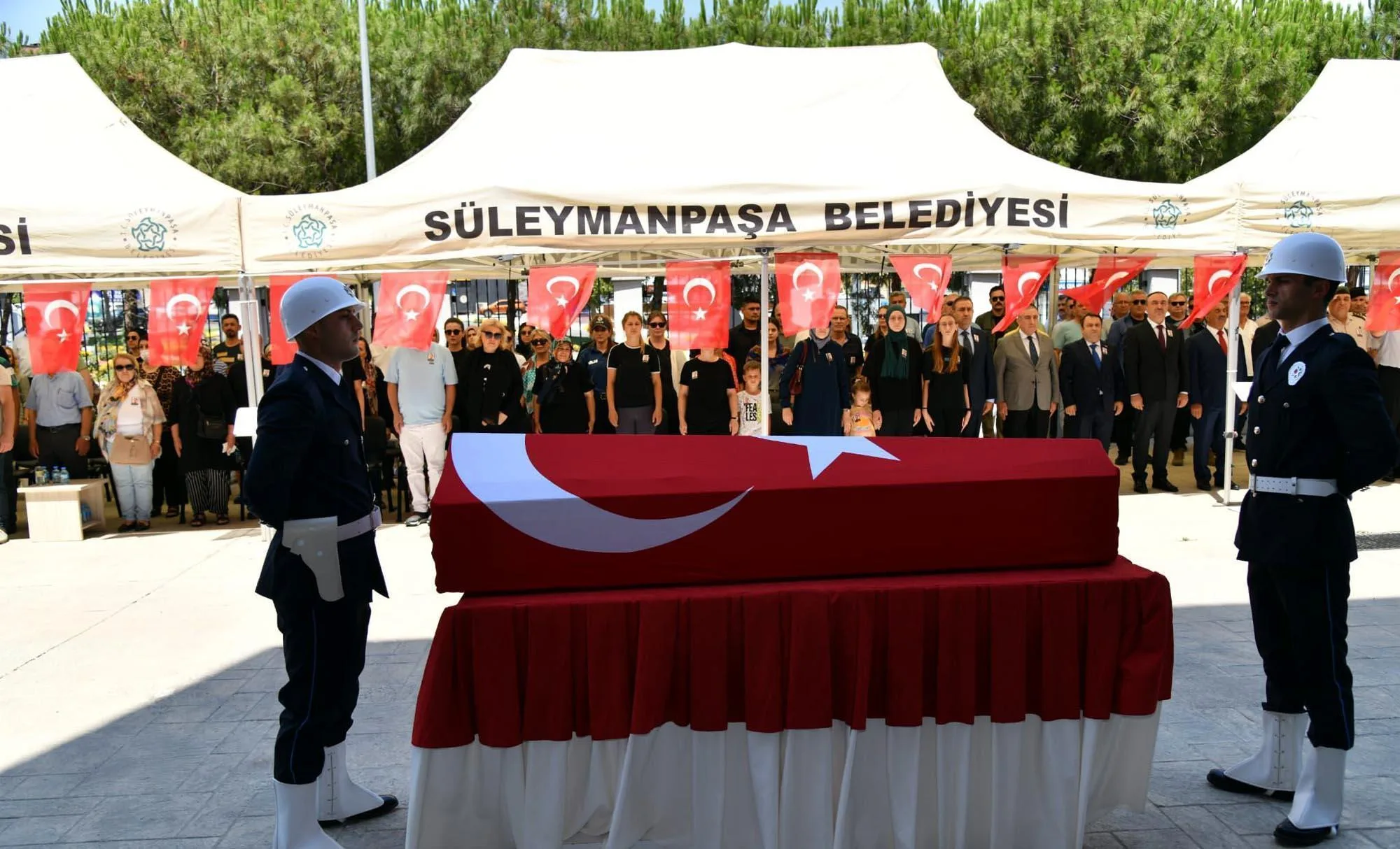 Kanserden yaşamını yitiren polis memuru için uğurlama töreni Kanserden yaşamını yitiren polis memuru için uğurlama töreni