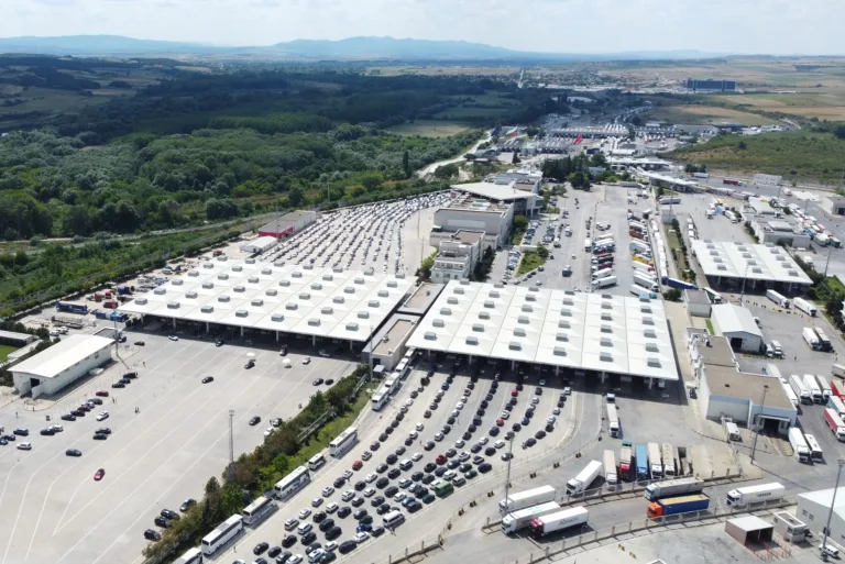Kapıkule’de bir yanda sevinç, bir yanda hüzün